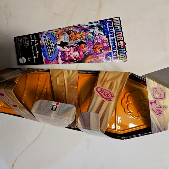 Buried Secrets 2 Draculaura, 3 Clawdeen, 1 Cleo, 1 Frankie Monster High dolls. - Picture 1 of 4